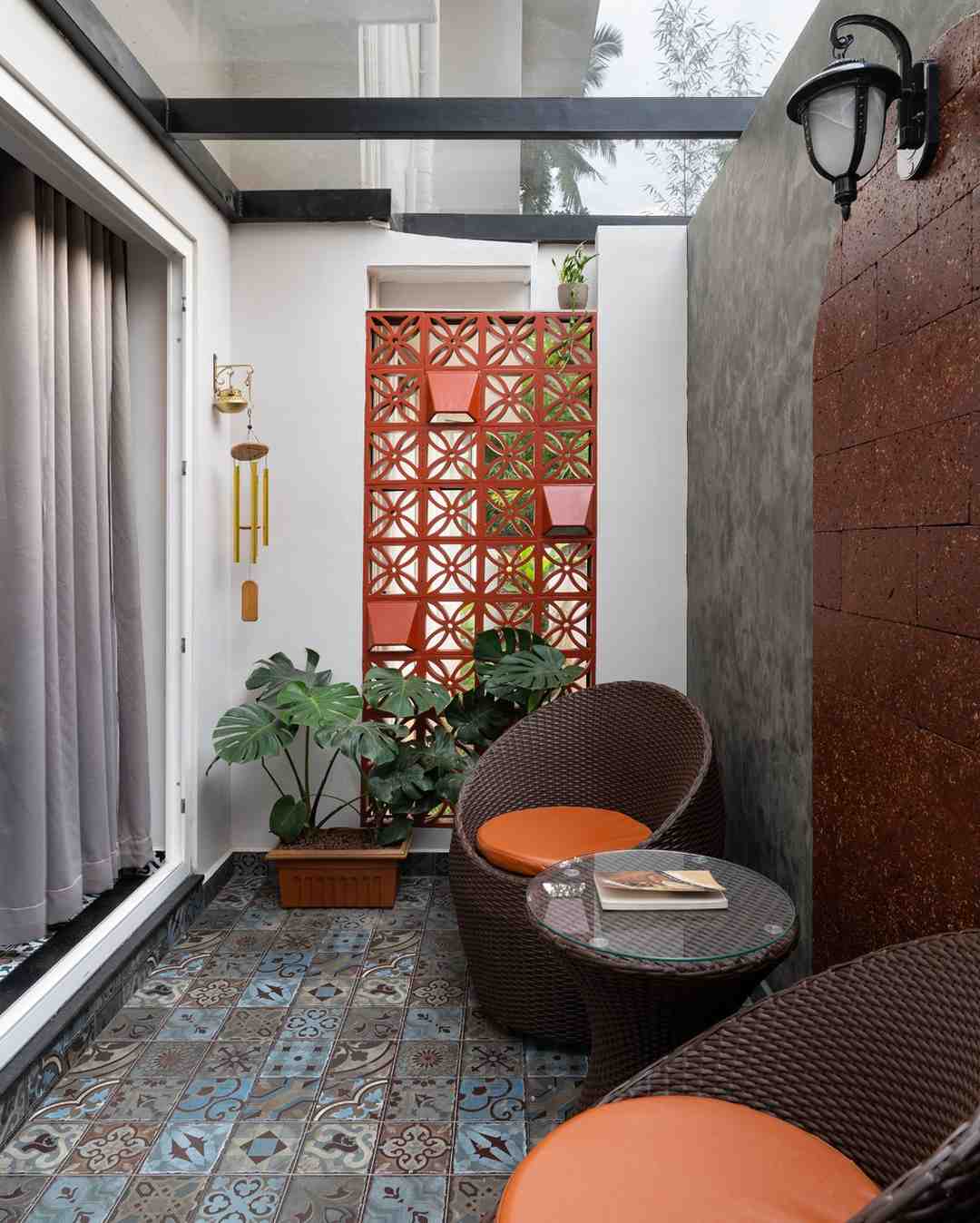 INTERIOR -PATIO