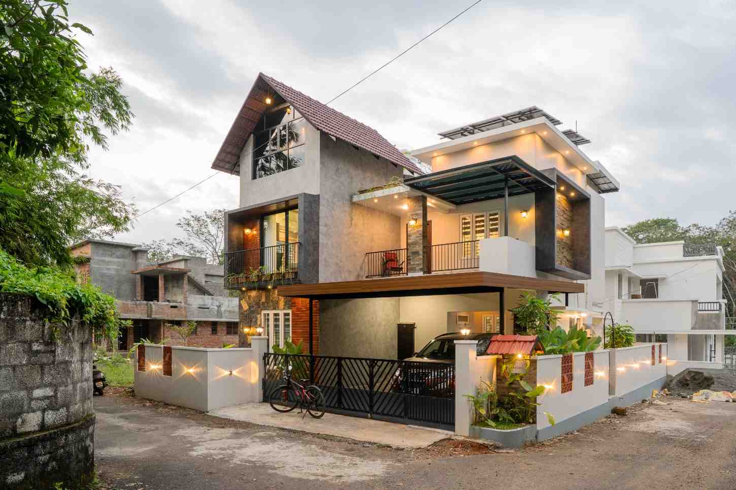 MODERN ECO FRIENDLY HOUSE
