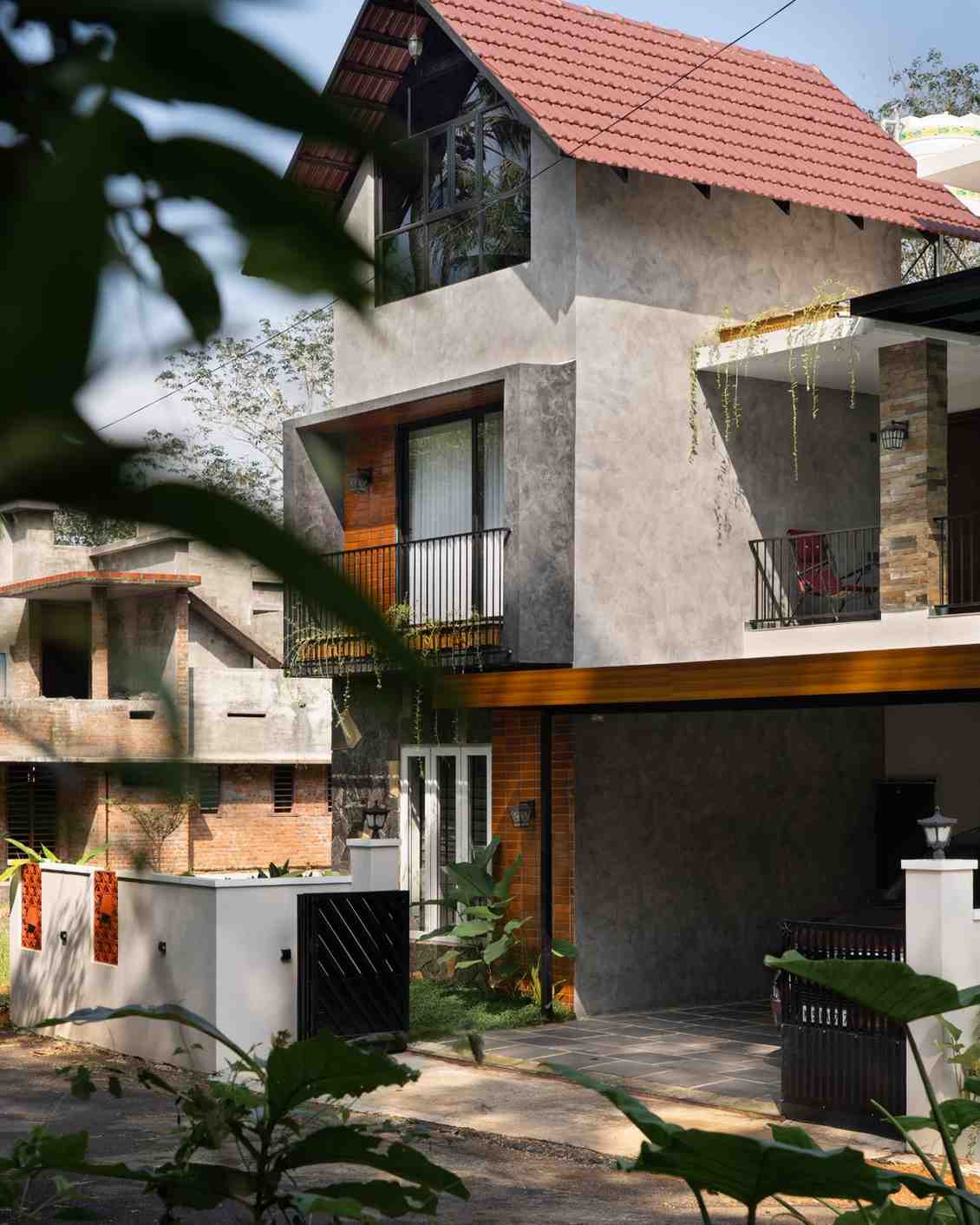 MODERN ECO FRIENDLY HOUSE